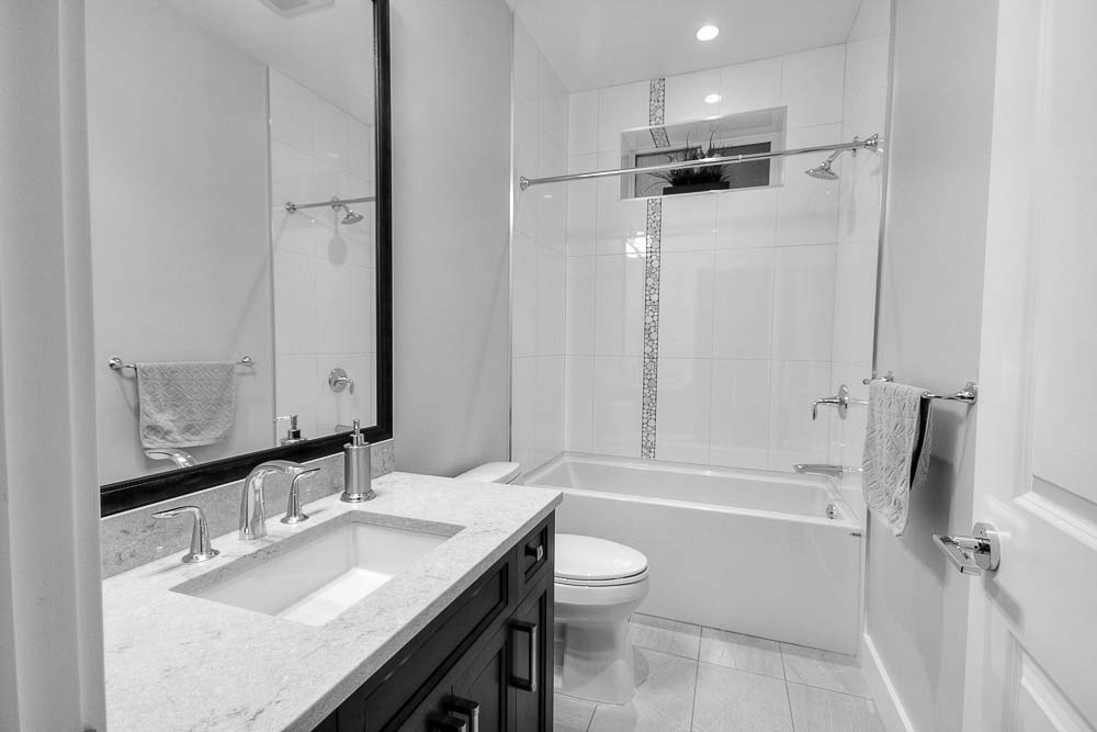 burnaby-home-bath-tub-toilet-sink