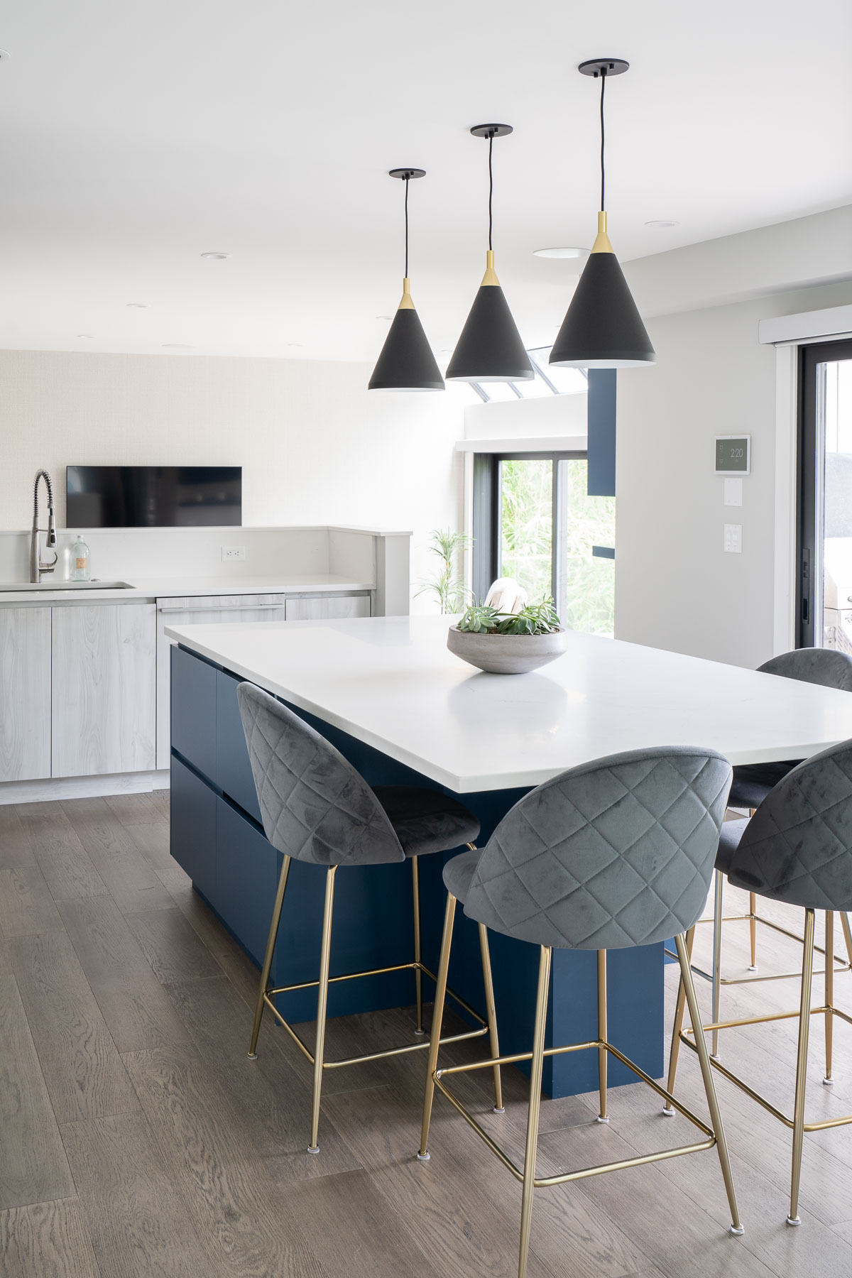West Van remodel dine-in kitchen